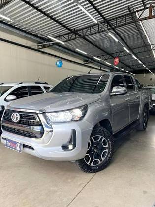 TOYOTA HILUX 2.8 D-4D TURBO DIESEL CD SRV 4X4 AUTOMÁTICO